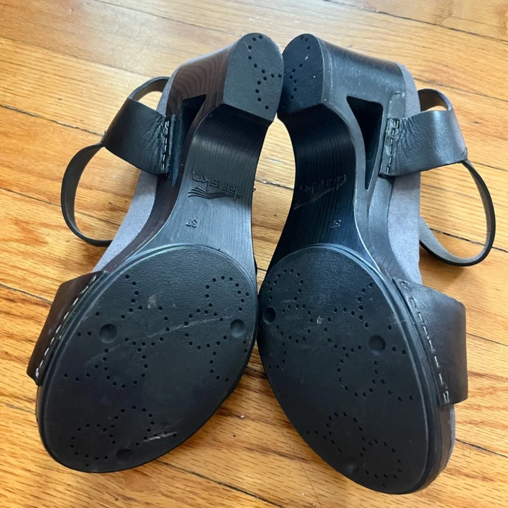 LIKE NEW Dansko Tasha Women's Cut-Out Sandal Clogs Size 37/ US6.5 -7 $149 - Picture 3 of 7